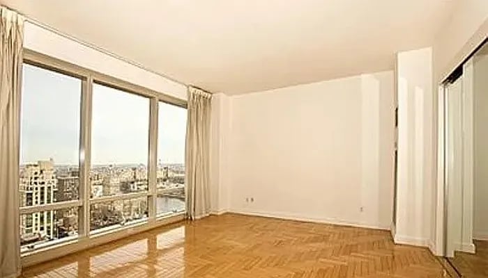 845 United Nations Plaza #56E