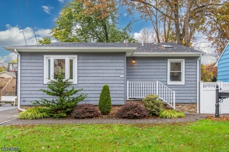 216 Linden Ave
