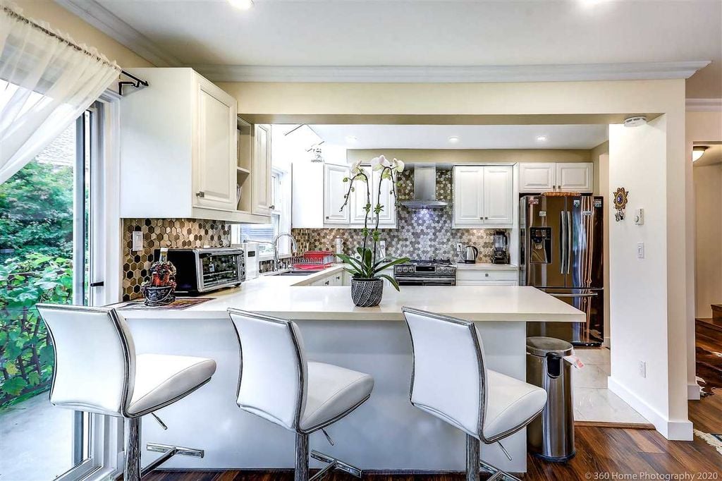 230 W 16th St, #4