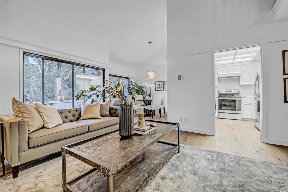 10 Willow Ln