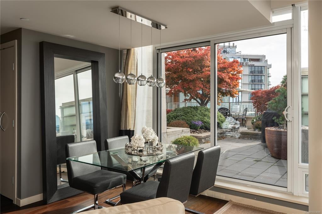 1406 - 707 Courtney St