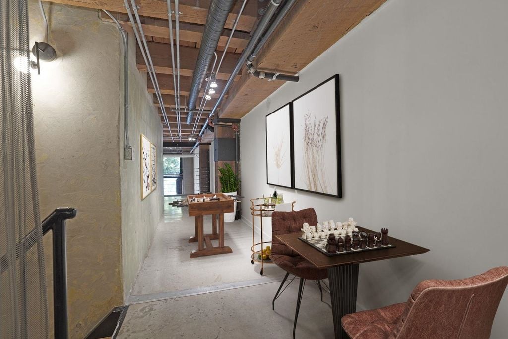 87 E Cordova St