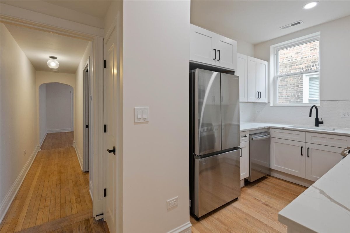 4138 N Clarendon Ave. #3R