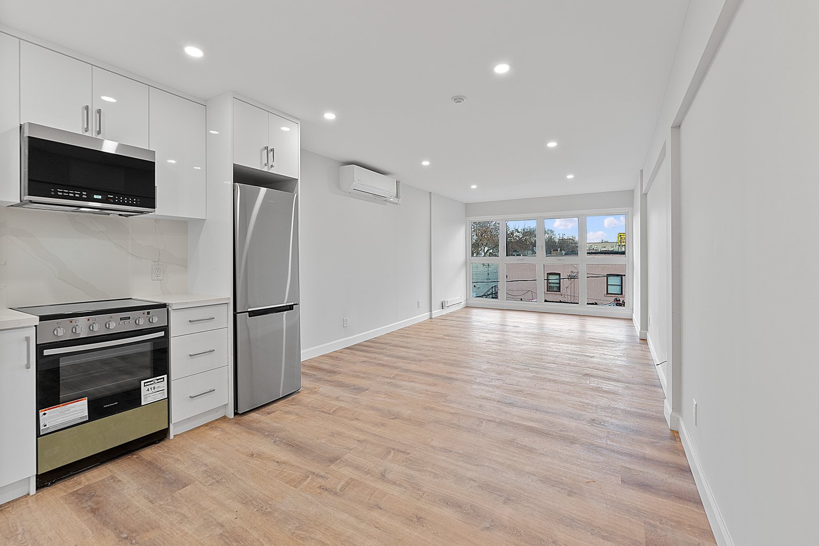 1328 Gerrard Street E 302