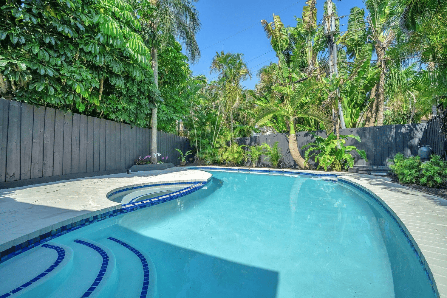 215 NE 17th Ave