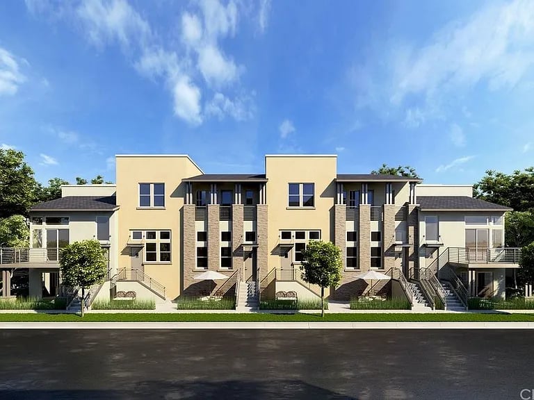 5527 Strand #104