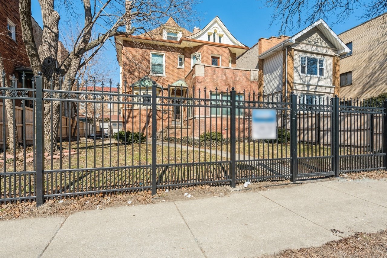 2426 W Foster AVE