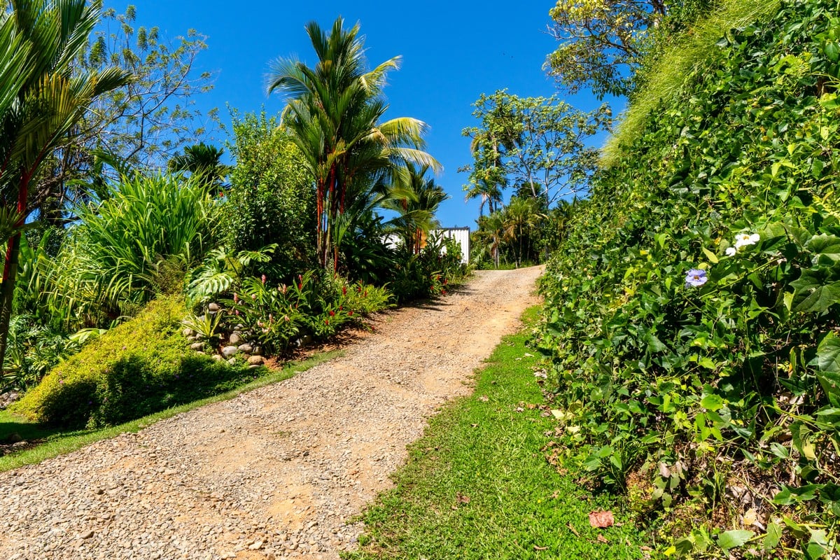  3 Bedroom Stunning Luxury Home Featuring Sweeping Valley & Ocean Views, 5.67 ACRES 