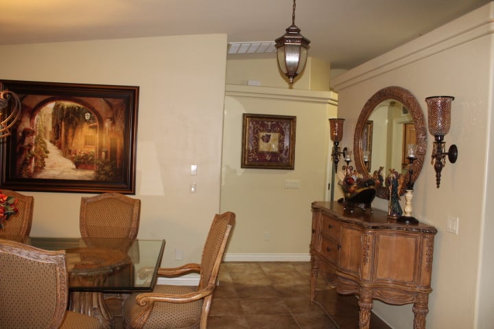 2562 Beverly Glen Dr. 