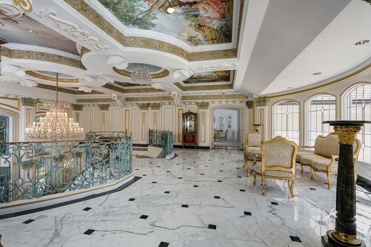 4158 Commonwealth Ave