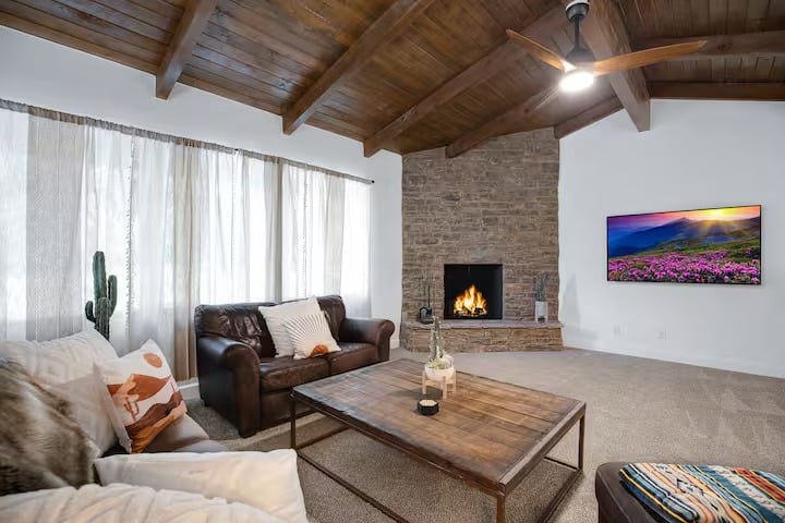 Huge Golf Course Home-Free Heated Pool/Theatre/Gym