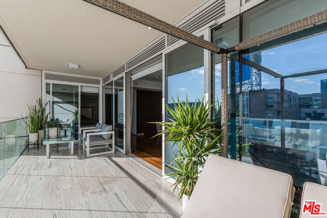 6250 Hollywood Blvd, #10L