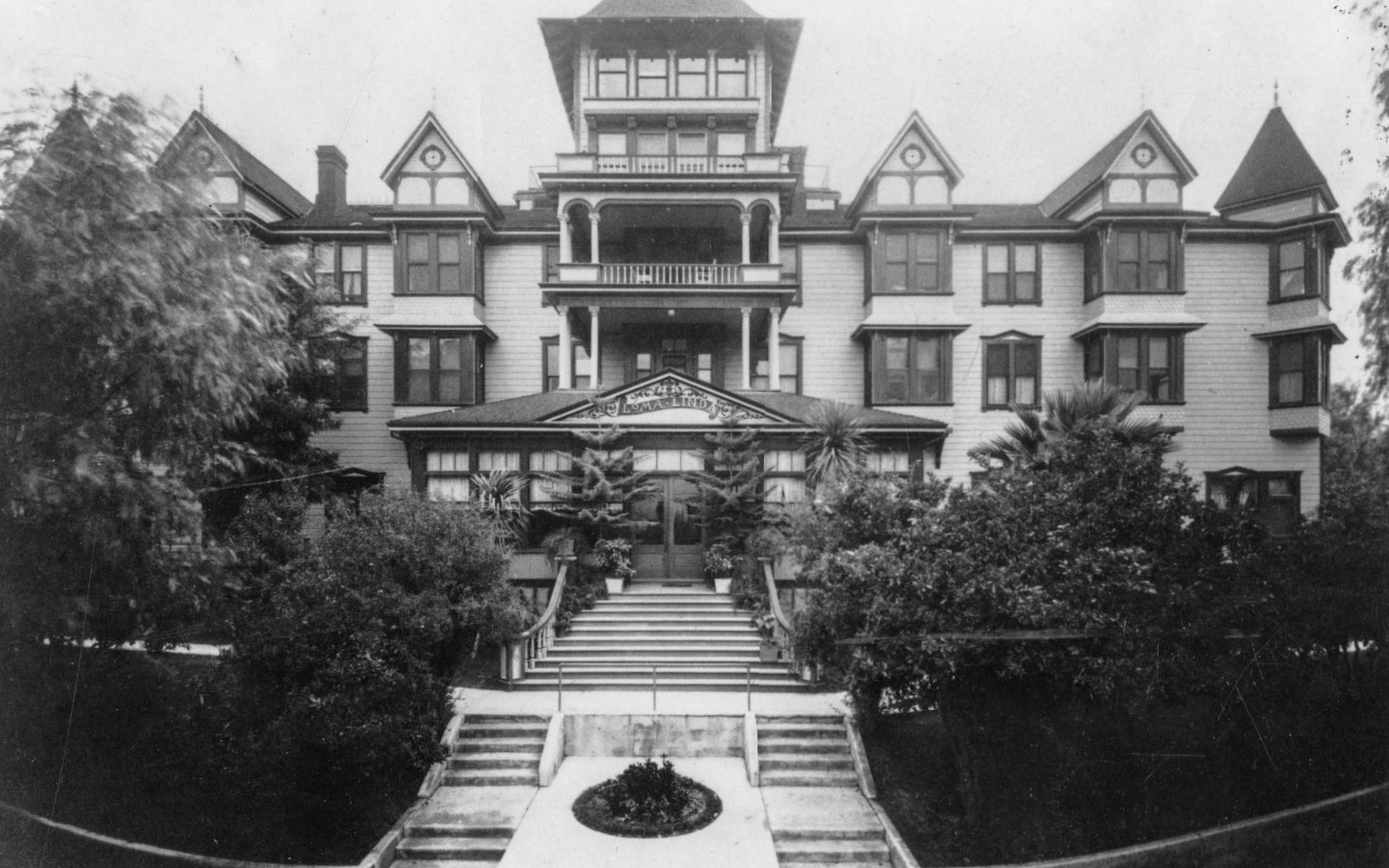 The Loma Linda Sanitarium's north entrance in a photograph from about 1905, when the building was a converted hotel