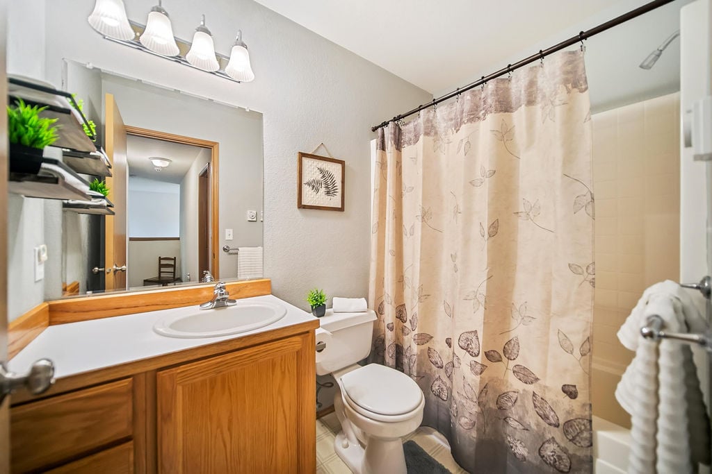 2147 Dunrobin Lane E