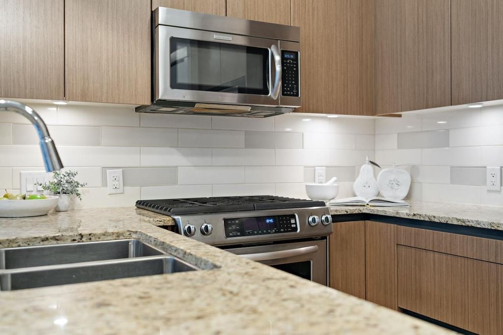 135 W 2nd St, #101