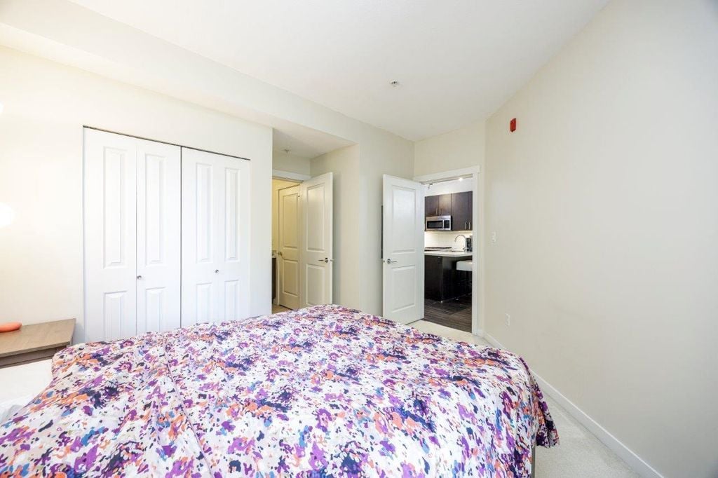 119 W 22nd St, #126