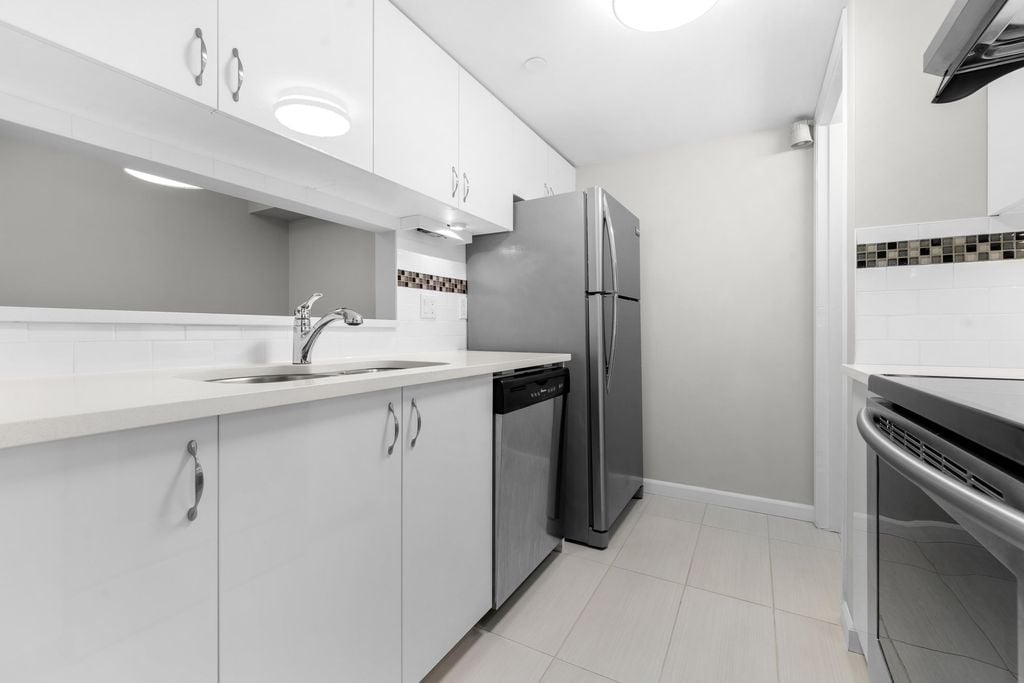 2885 E Kent Ave N, Unit 16