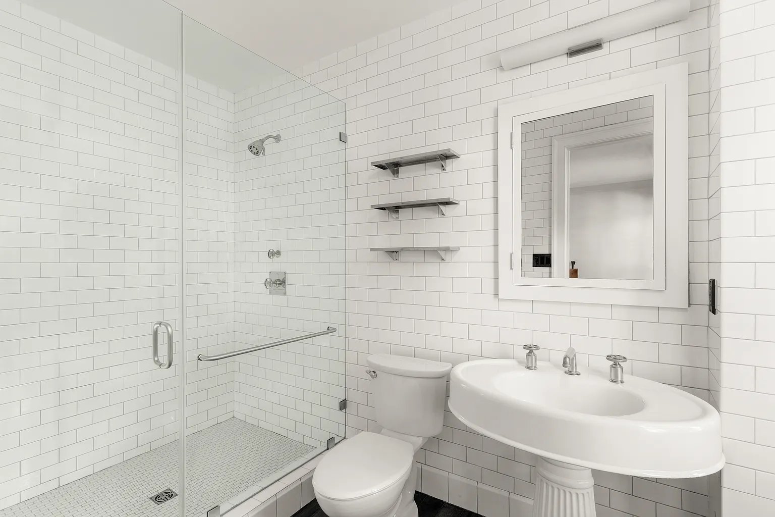 23 Bank St #3/4