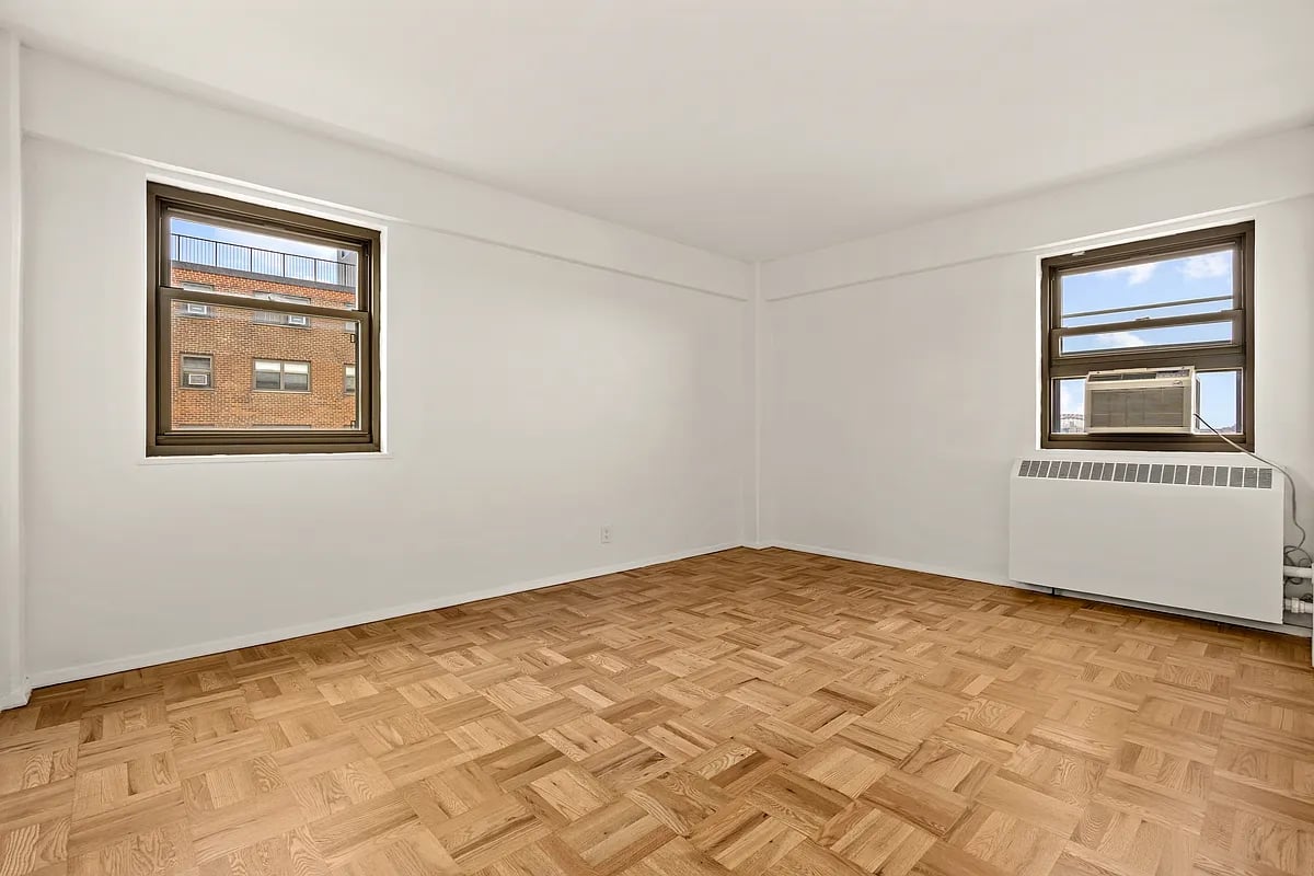 21-66 33rd Road Unit: 12B