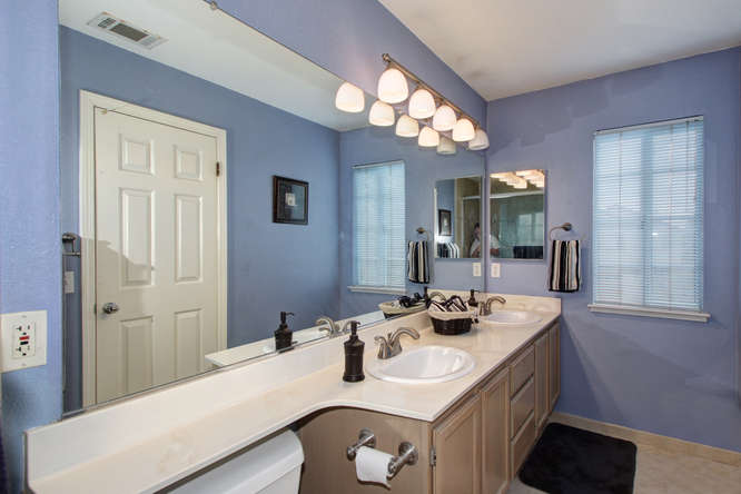 Just Listed! Well Maintained Home in Roseville!