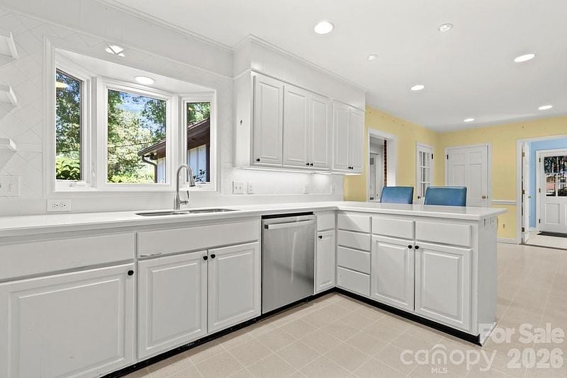 5335 Lansing Dr
