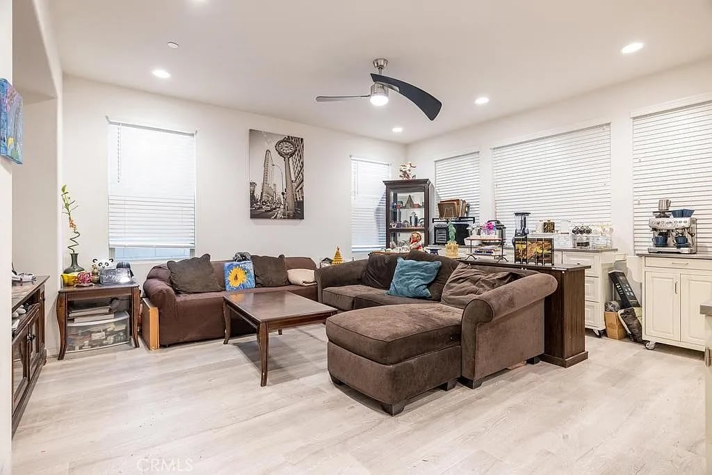 3205 E Lavender Dr