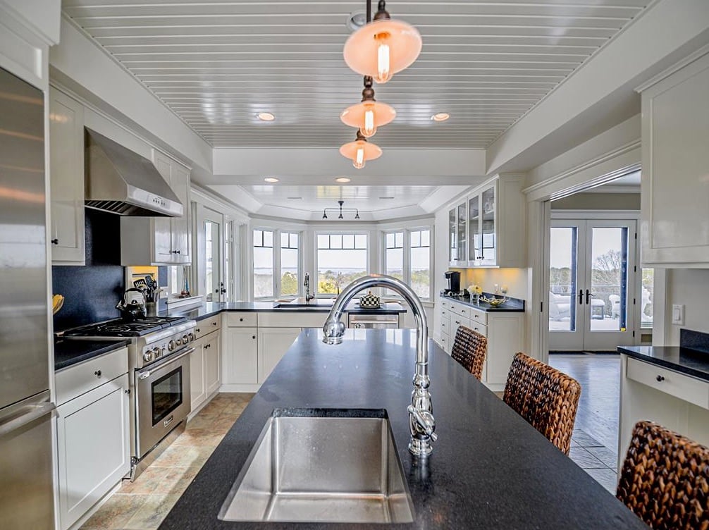 645 Lamberts Cove Rd