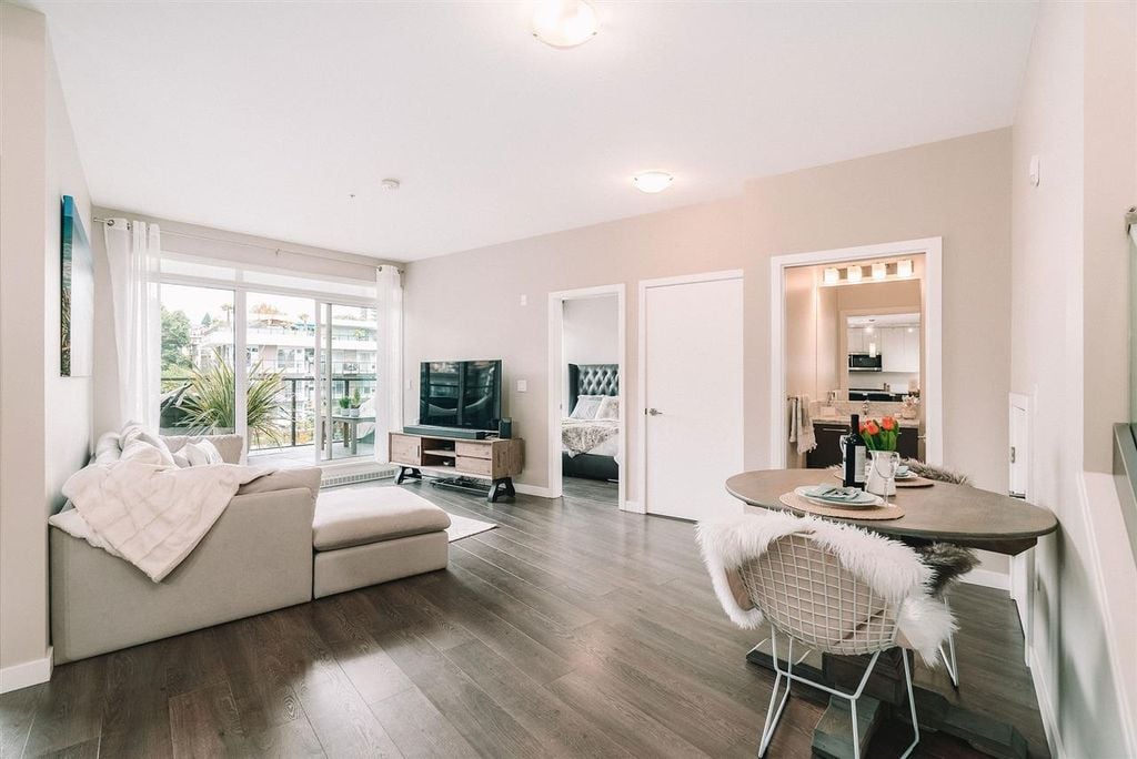 22 E Royal Ave, #413