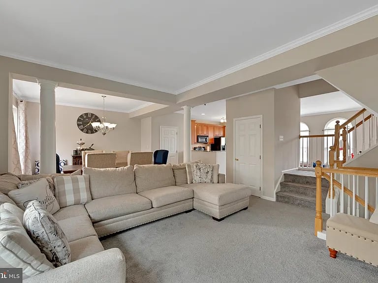 5 Sycamore Ln