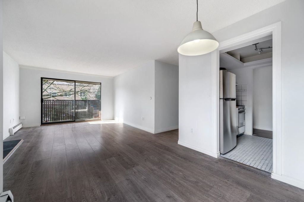2215 Dundas St, #207