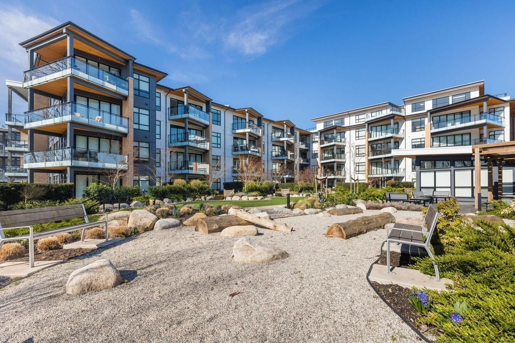 300 Salter St, #106