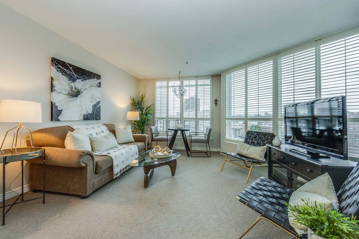 942 Yonge St, #1010