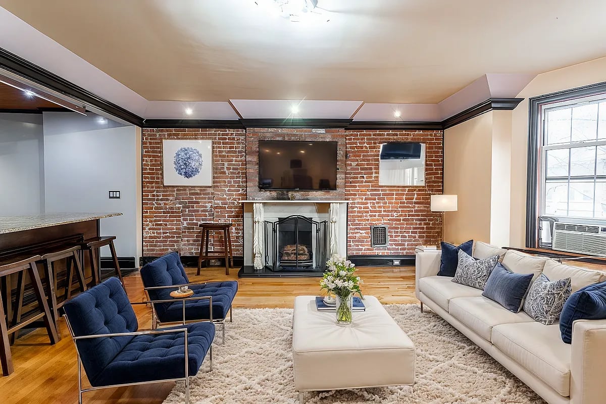 12 Virginia Place Unit: 3