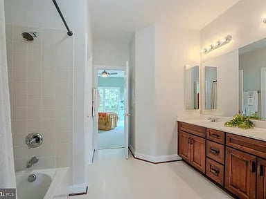 106 Calvary Ct SE