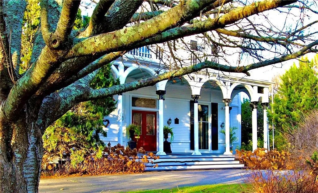 120 Miantonomi Ave