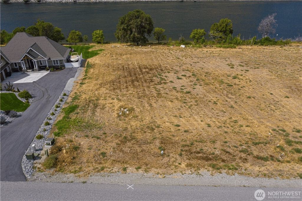 37 N Shore Dr