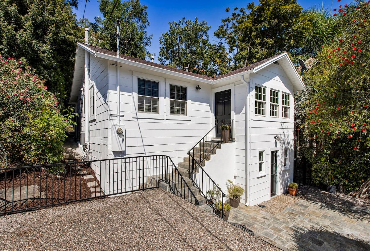 3831 Fernwood Avenue