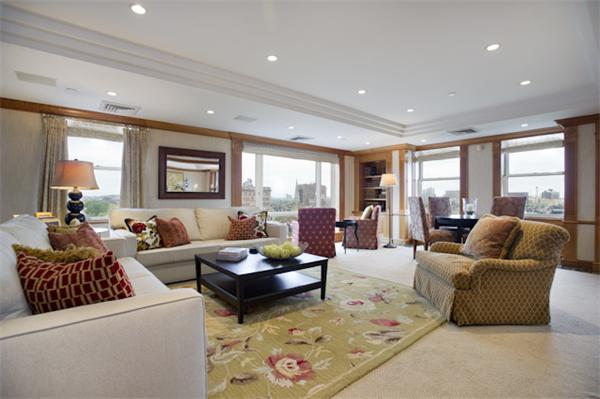 The Carlton House 10G