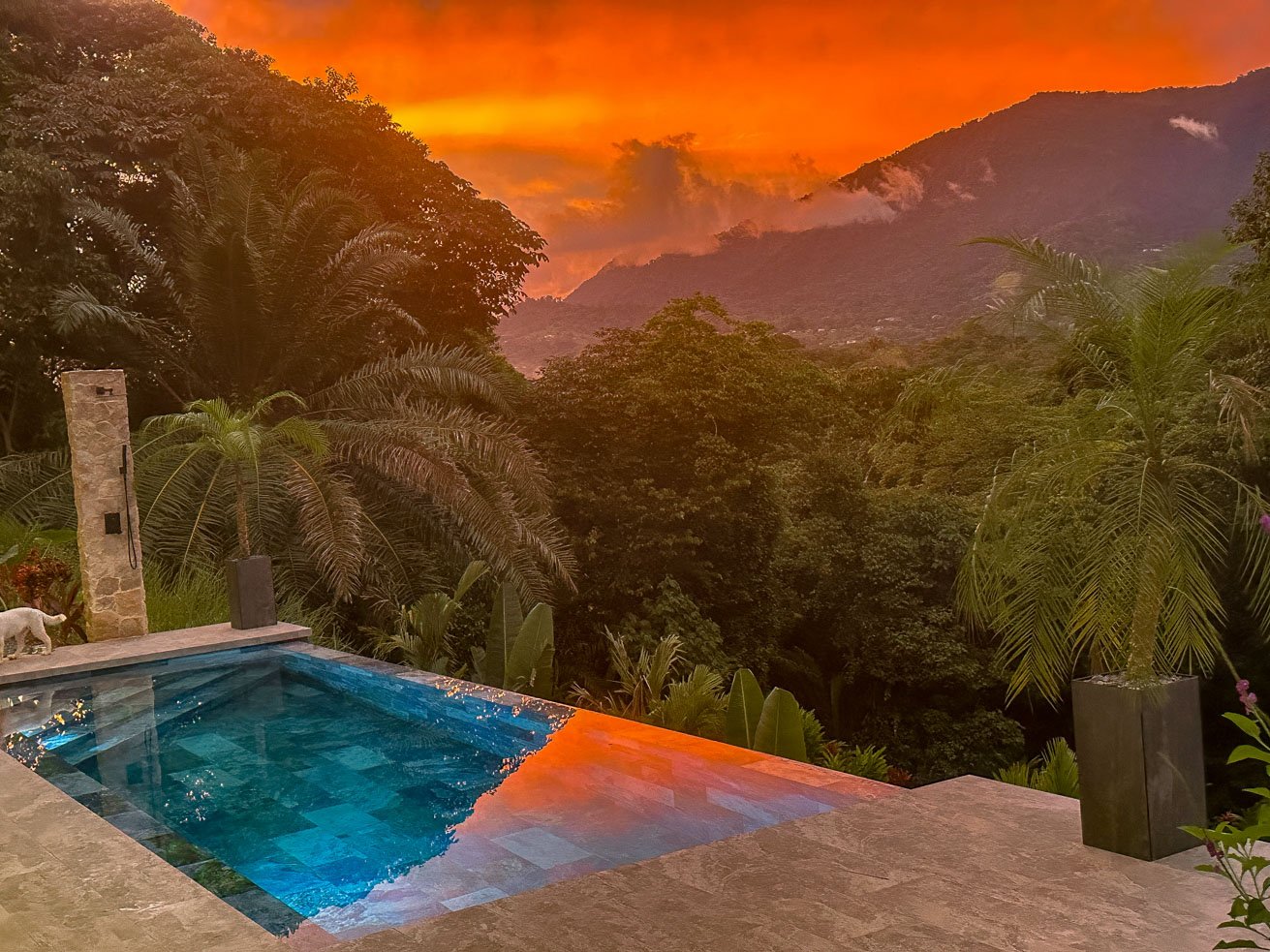 Ojochal Modern Jungle Home with Infinity Pool & Mountain Views