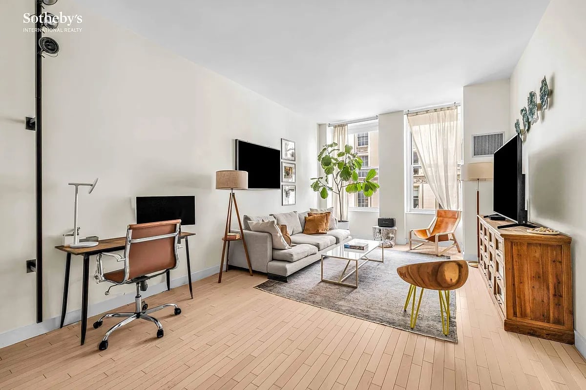 60 W 20th St #4D