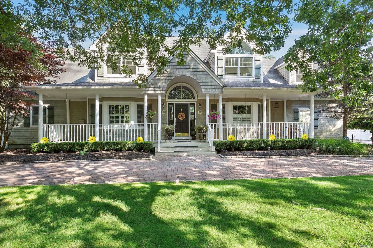 11 Clover Grass Ct