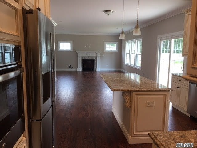 8 Stratford Ave