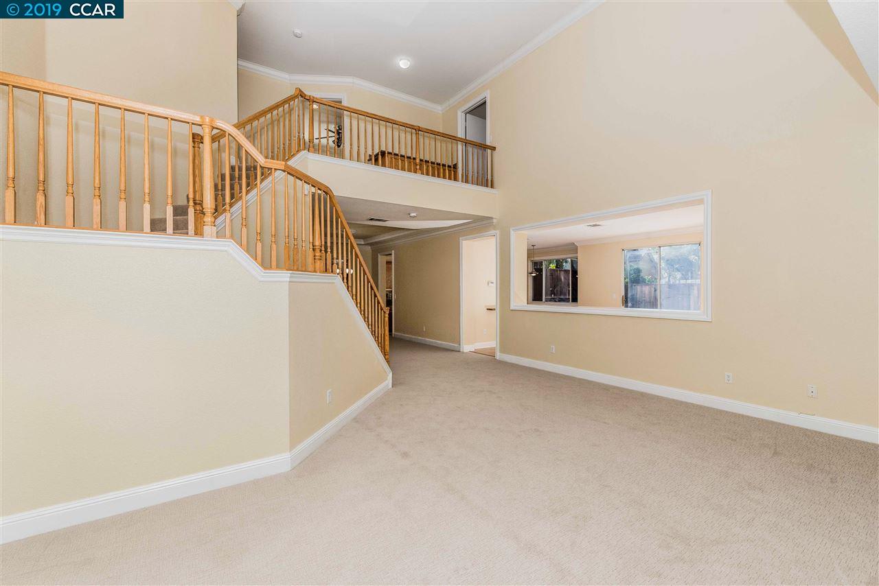 2317 Woodhill Dr