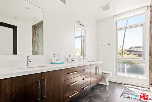 125 Pacific St #1
