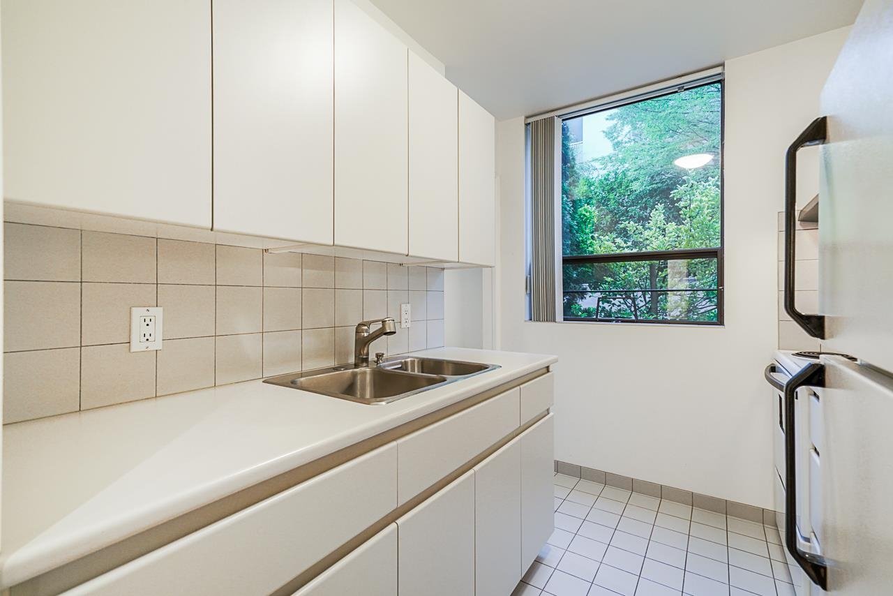 101-1737 Duchess Avenue, West Vancouver