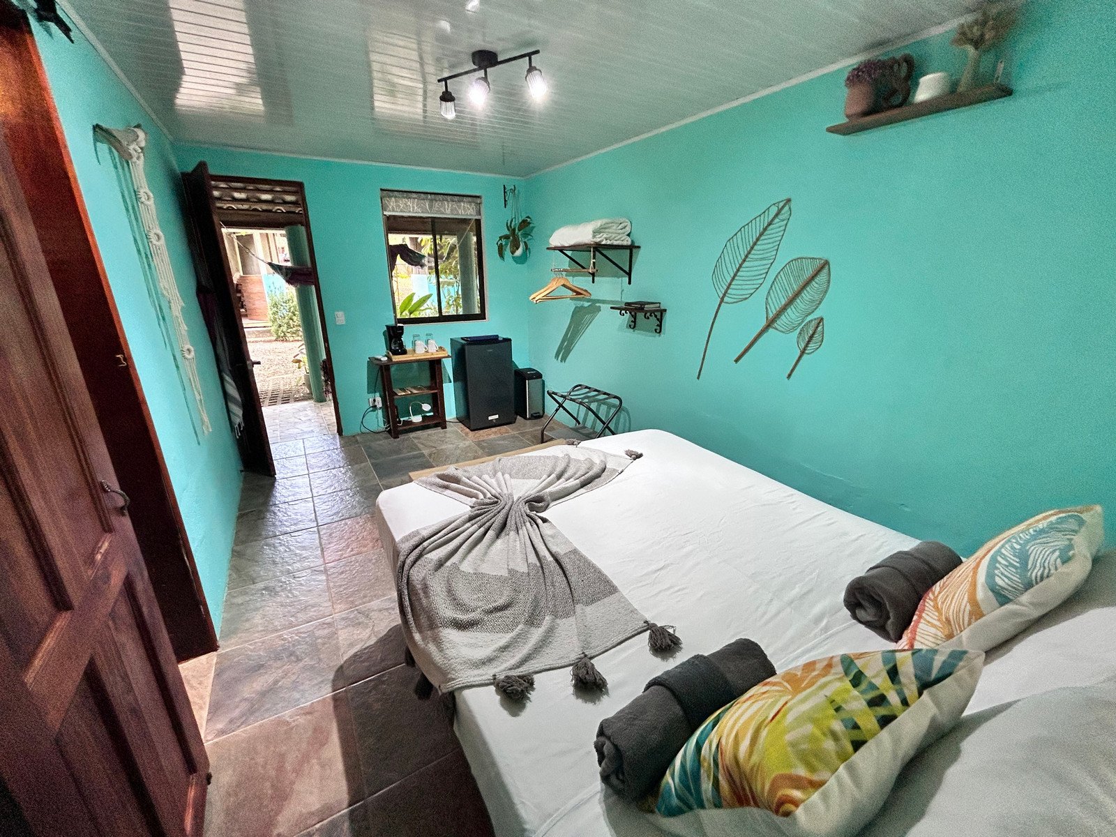 0.23 ACRES – Multi-Business Property In The Heart Of Dominical – Restaurant, 4 Cabins & Commercial Rental!!!!