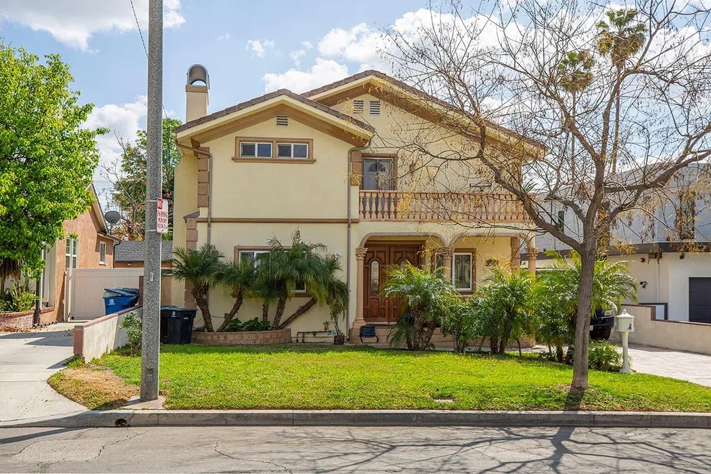 918 E Valencia Ave