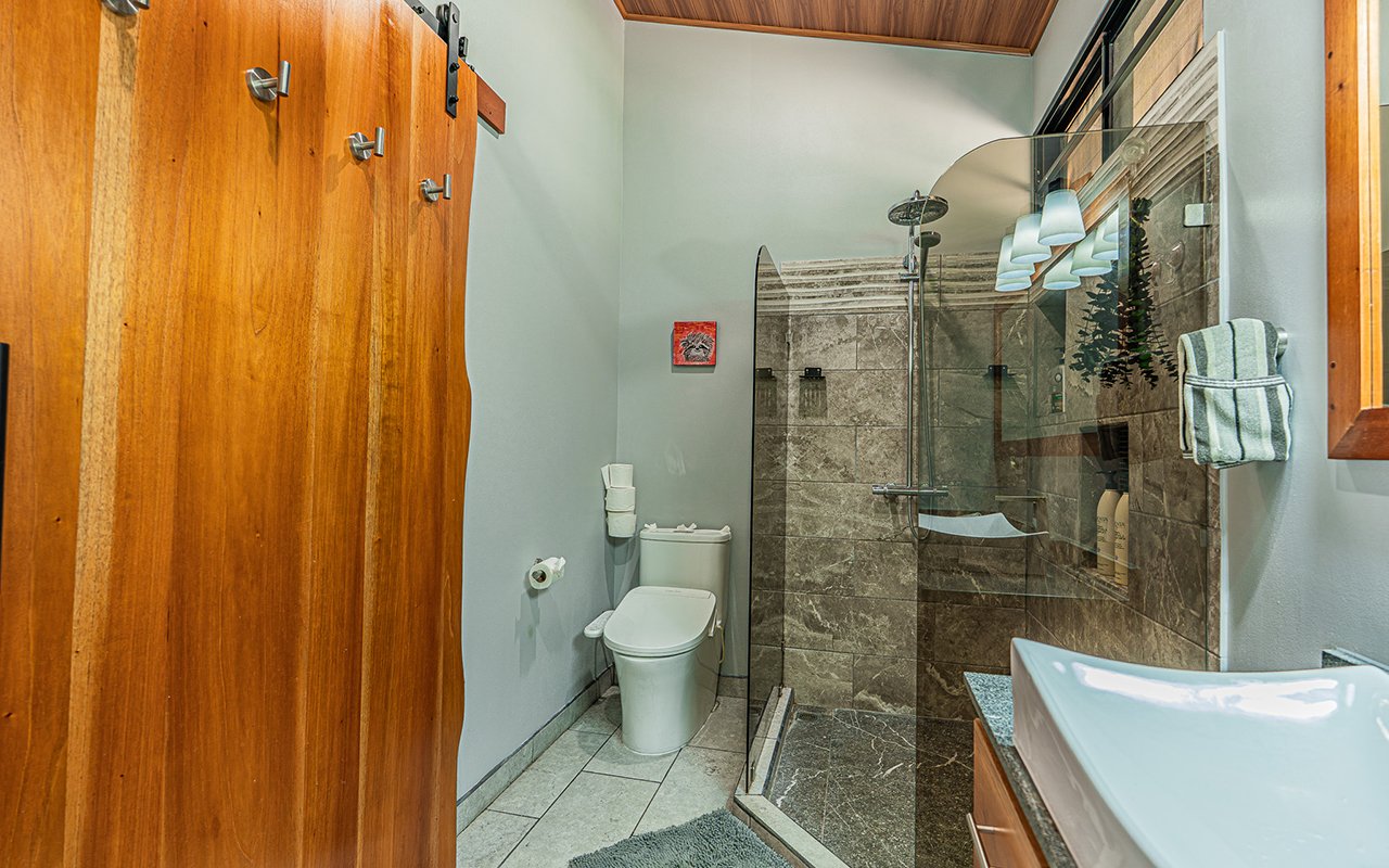 Home Near Downtown Uvita with Private Forest and Creek