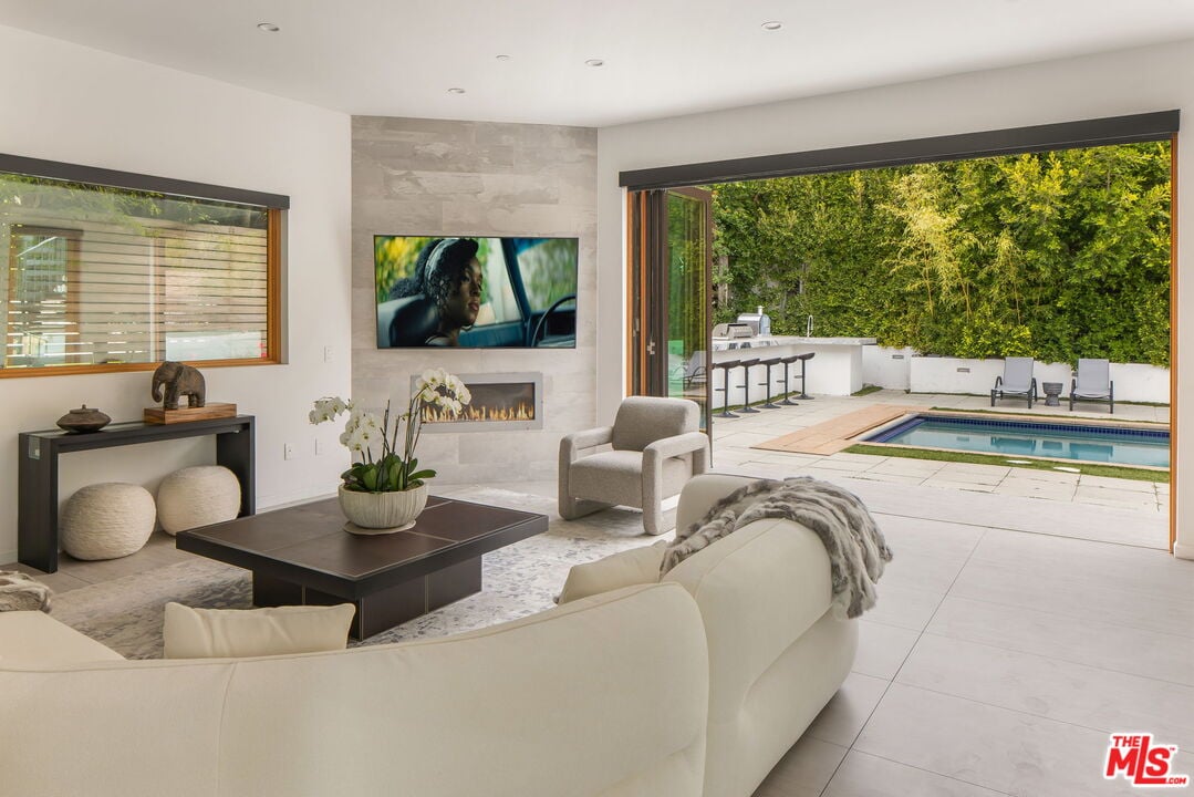 Aurelian Pavilion, W Sunset Blvd, 90049