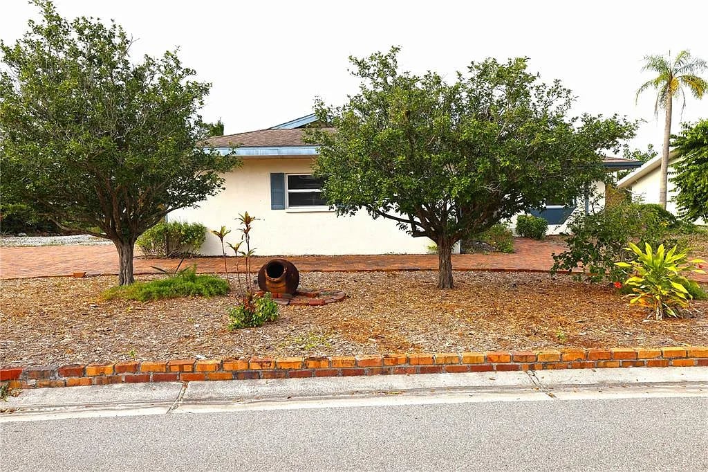 3016 Tanglewood Dr